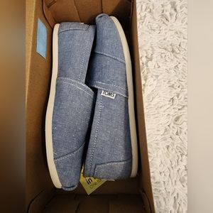 Tom's slip on womens shoes size 8 blue chambray